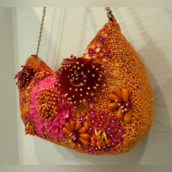 🌺 Hand Beaded Floral Tapestry in Bloom made in India Made Chain Strap Like New - Picture 4 of 10